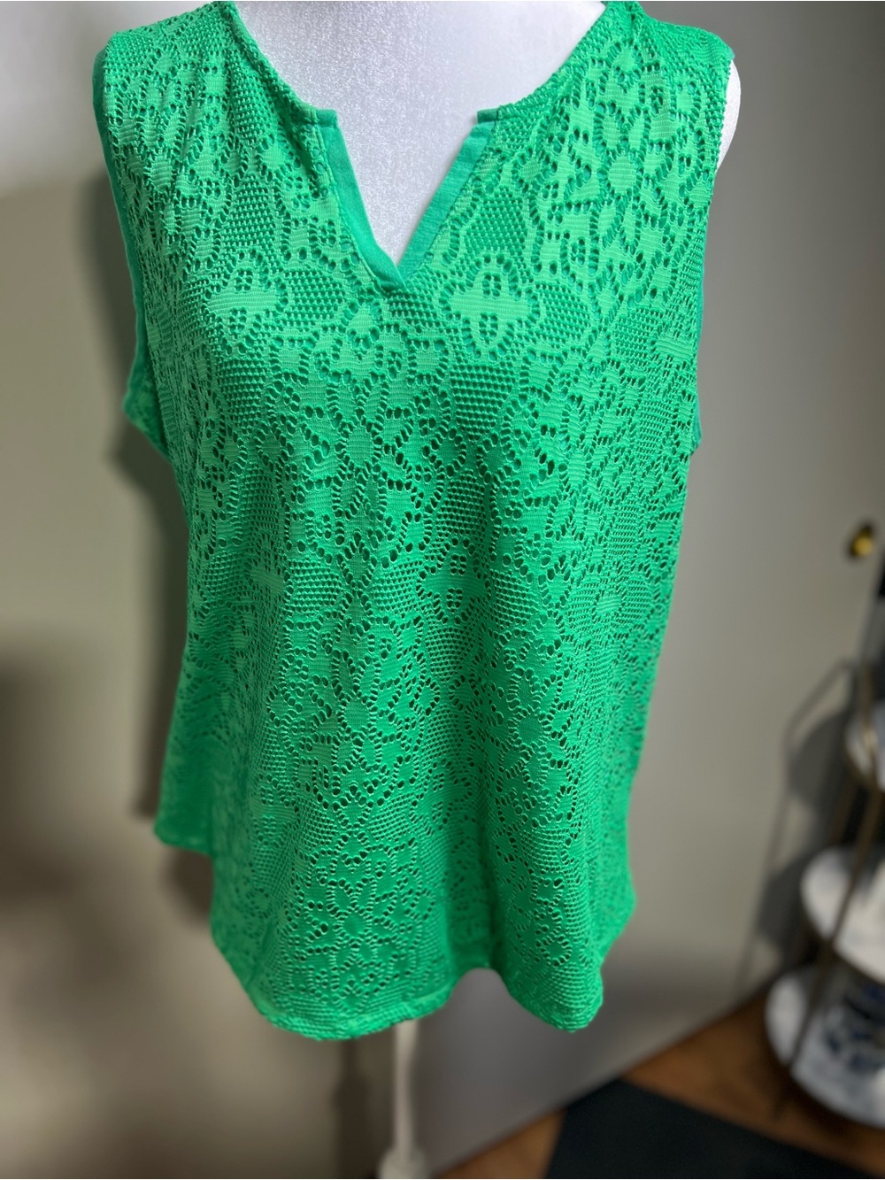 Liz Claiborne Green Lace V-Neck Sleeveless Tank